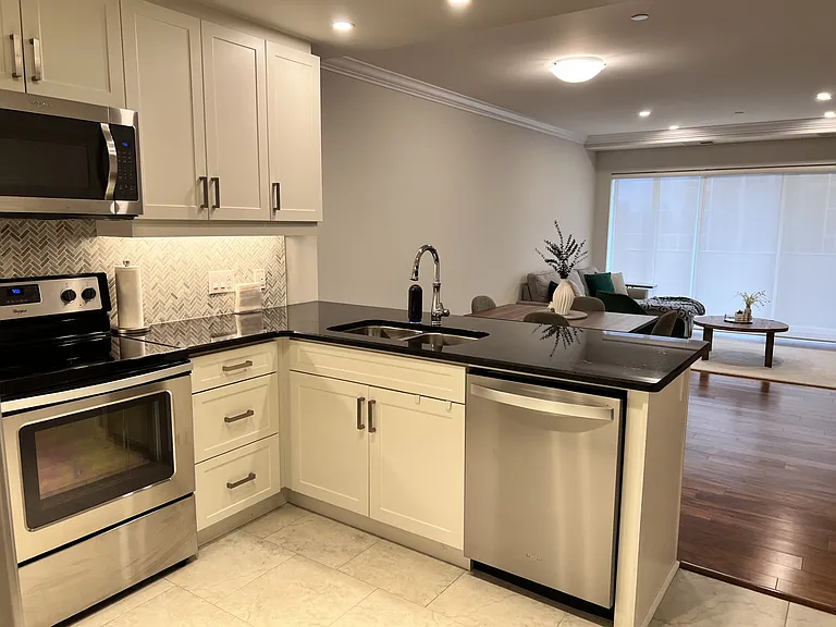 505 Talbot St — Photo 4