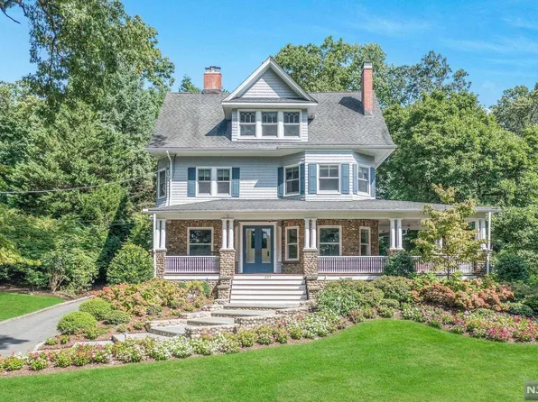 229 Heights Rd, Ridgewood, NJ 07450
