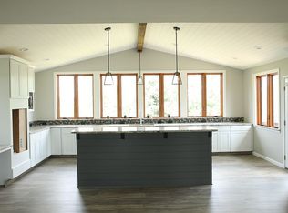 1230 Chalkstone Dr, Mitchell, SD 57301