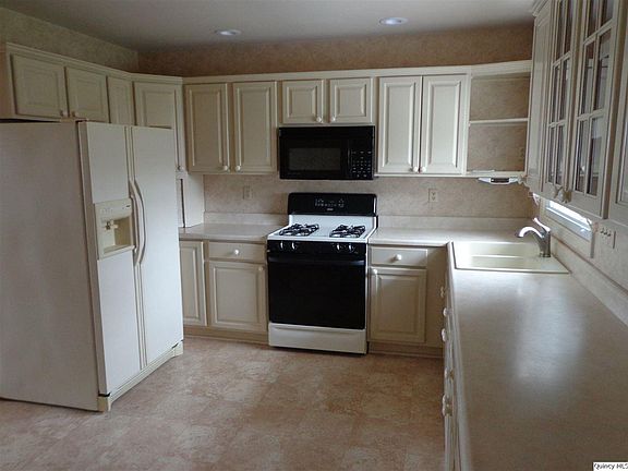 2nd image of 3211 Brentwood Dr