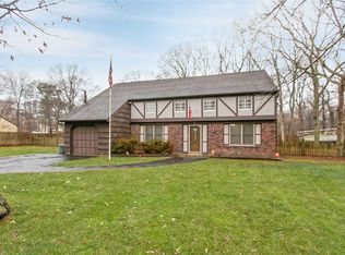 3 Linden Ln, Shirley, NY 11967