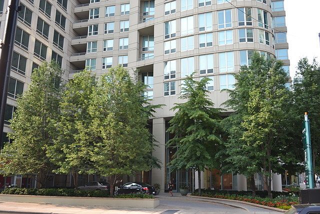 1st image of 345 N La Salle Dr #1502