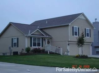 22009 Gracie Dr, Peculiar, MO 64078