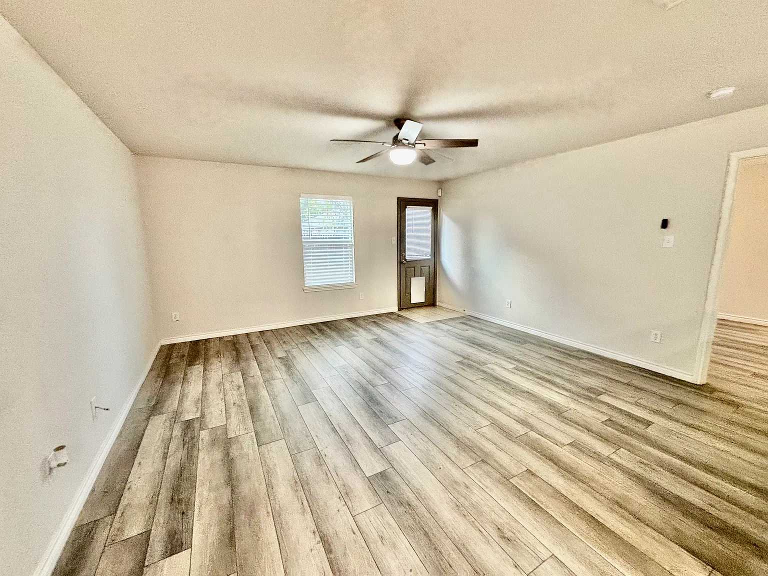 3 bed, 1318 sqft, $2,100 — Photo 3