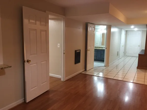 5101 Firethorne Ct, Fairfax, VA 22030