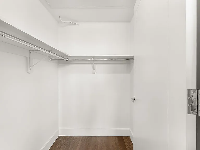 Hamilton House — Photo 37