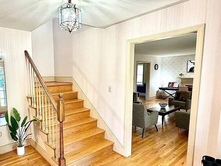 684 Steinman Ct — Photo 2
