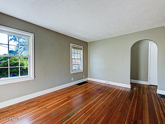 4th image of 10506 Fairview Ave