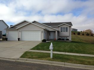 2209 E View Pl SE, Mandan, ND 58554