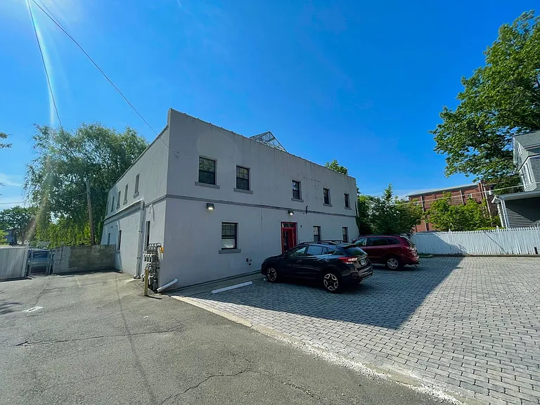 315 Whitney Ave — Photo 35