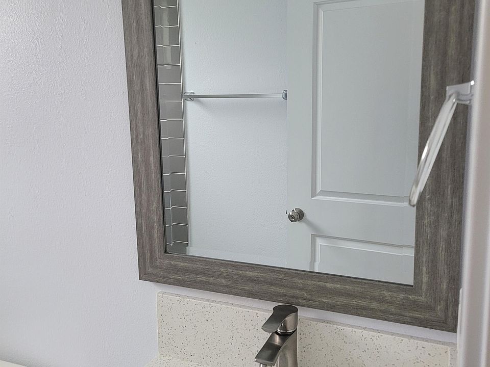 2nd image of 715 1/2 W 47th St #11046351