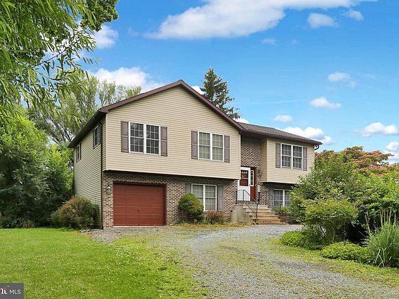 3rd image of 246 Sandhill Rd