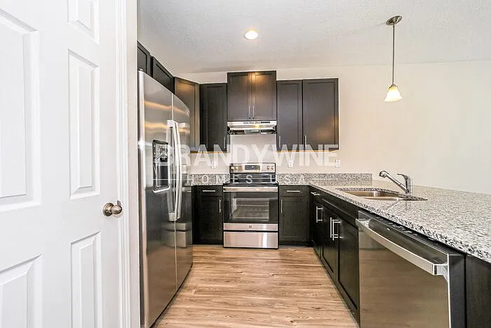 3 bed, 2.5 bath, 1480 sqft, $1,845 — Photo 4
