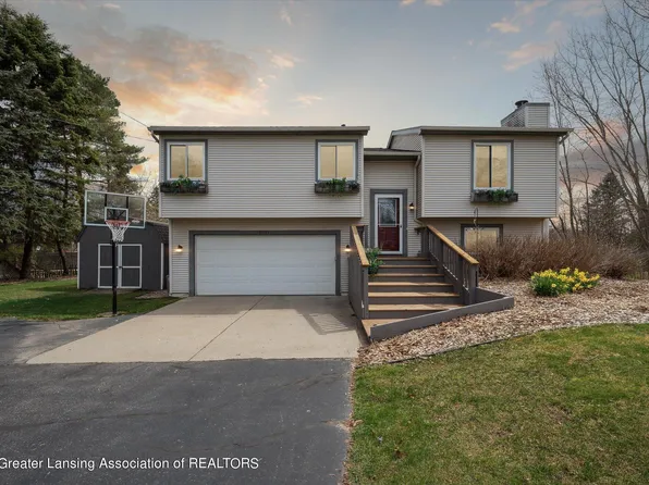 1011 Turner St, Dewitt, MI 48820