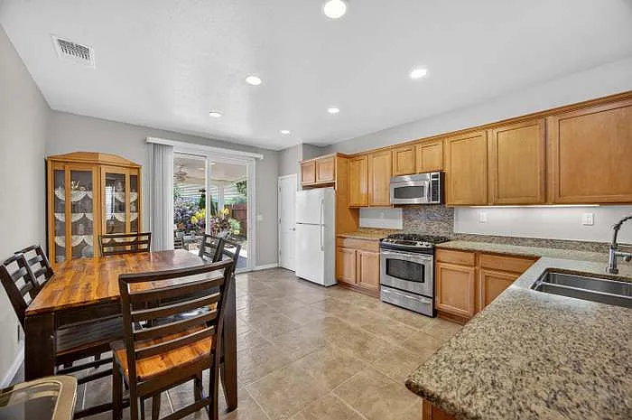 7540 Abbey Cir — Photo 9
