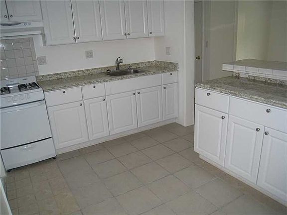 2nd image of 2522 NE 181st St