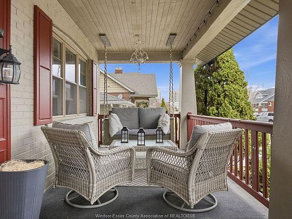 3rd image of 889 Lawrence Rd