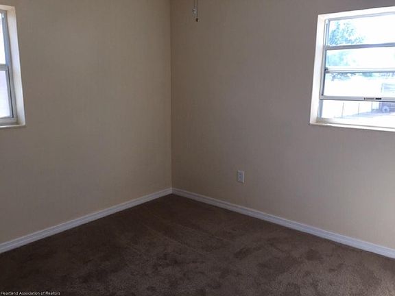 5th image of 414 E Elm St