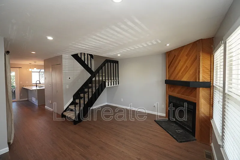 2 bed, 2.0 bath, 1088 sqft, $2,100 — Photo 2