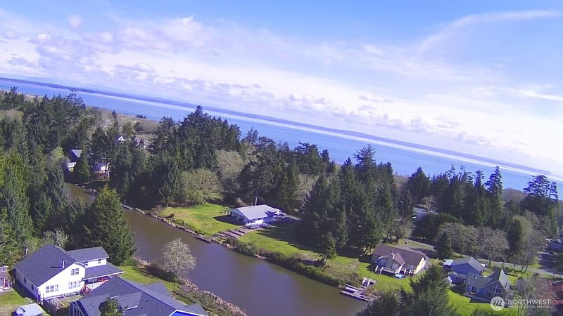 4th image of 135 Duck Lake Drive NE