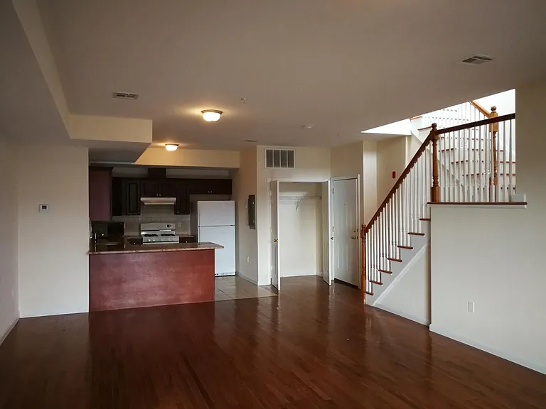 100 Harrison Ave #2R — Photo 7