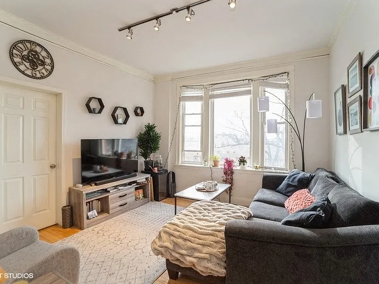 2411 N Talman Ave — Photo 4