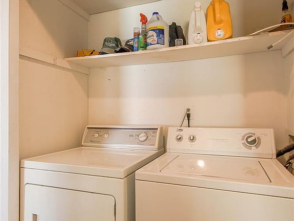 4th image of 3435 Acacia Dr
