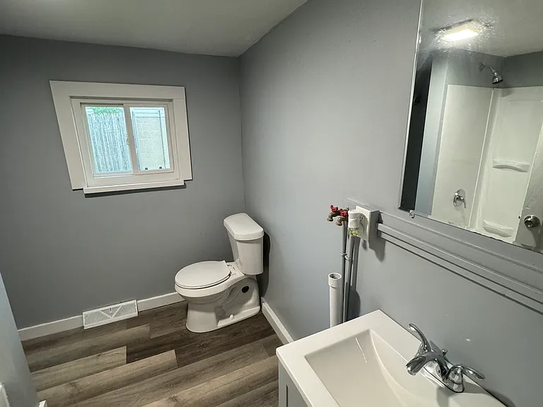 650 Stevenson Ave — Photo 9