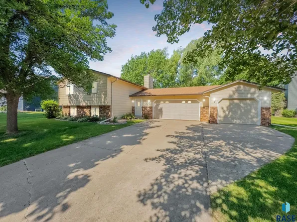 5705 W Coughran Ct, Sioux Falls, SD 57106