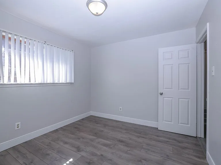 9834 Denning Dr — Photo 22