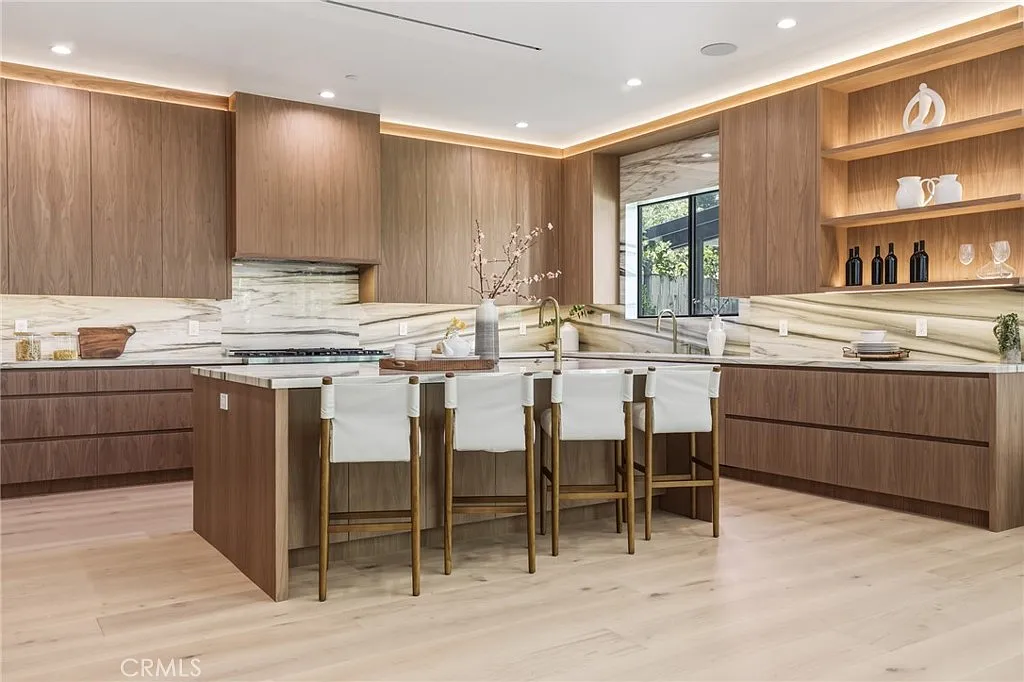 5 bed, 5.5 bath, 3413 sqft, $19,995 — Photo 3