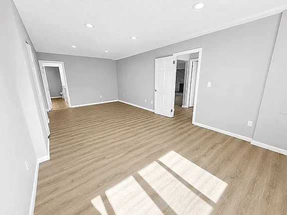 5th image of 25 Stanley St APT A2