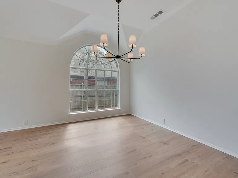 7307 Cresson Dr — Photo 3