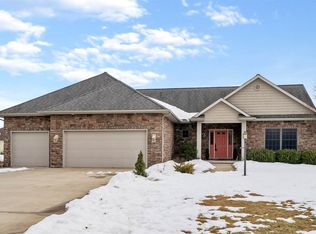 2973 E Prestwick Rd, Winona Lake, IN 46590