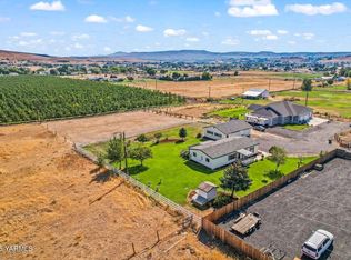 1011 E Huntzinger Rd, Selah, WA 98942