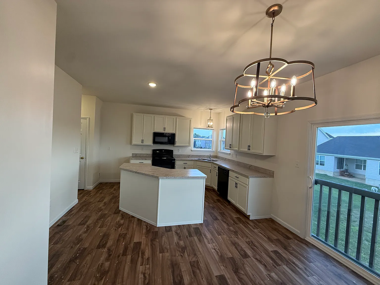 4 bed, 2548 sqft, $3,050 — Photo 4