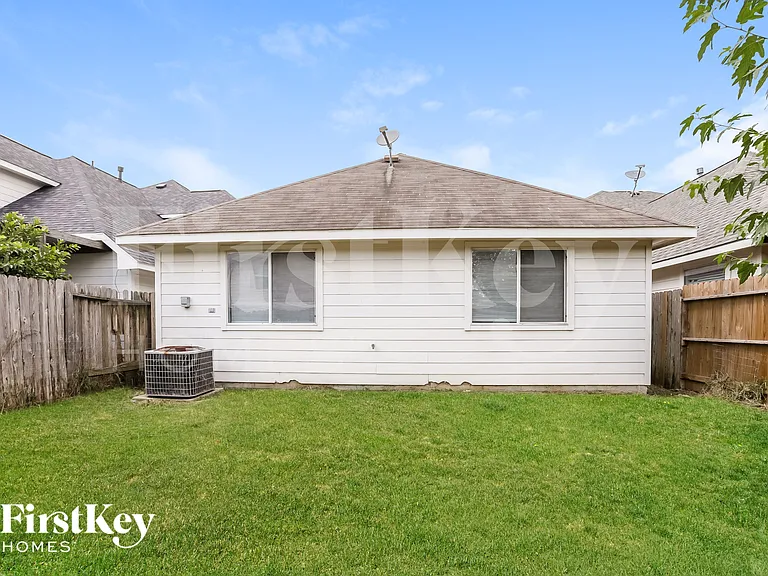 19375 Strathmore Place Ln — Photo 15