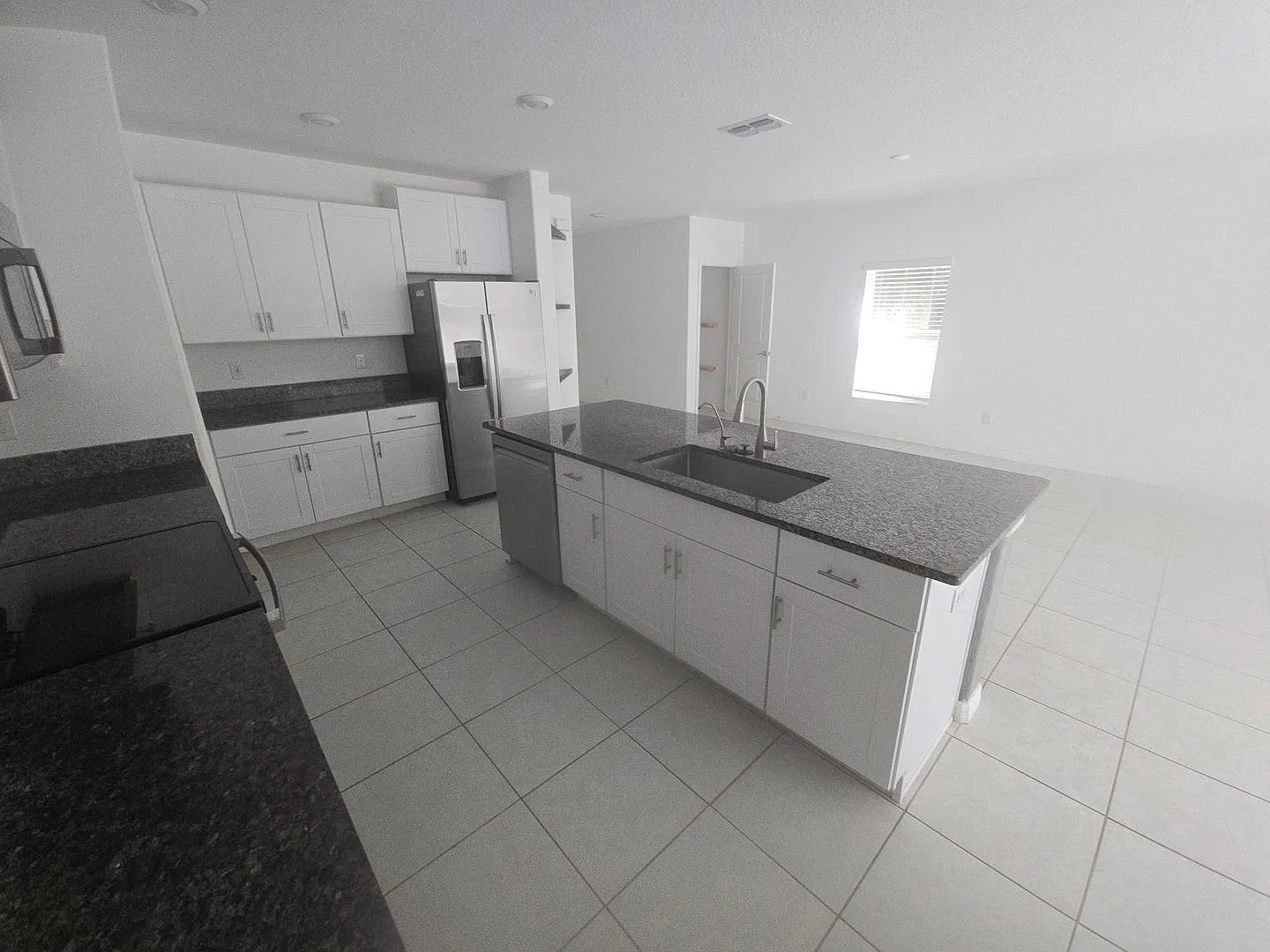 6/3 Home with fenced in backyard/corner lot — Photo 4