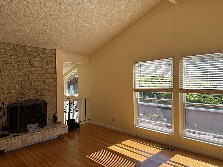 2922 Doidge Ave — Photo 6