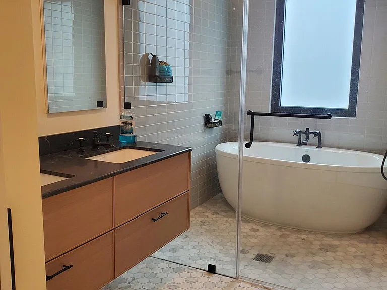 1598 Bay St #300 — Photo 13