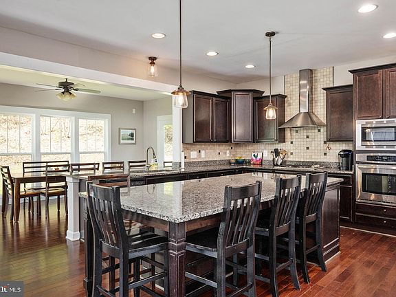 3rd image of 75 Fleetwood Farm Ln