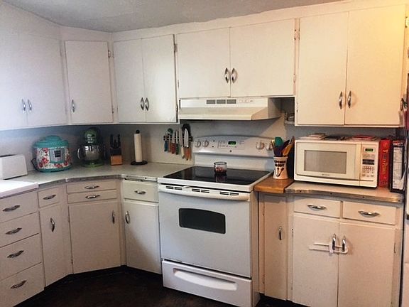 4th image of 10 Garvin Ave