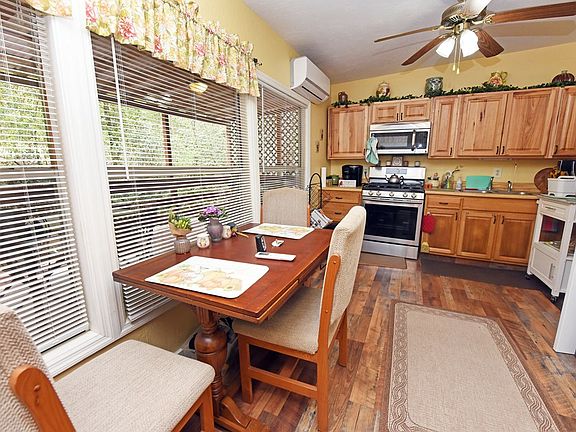 27th image of 1091 Creekside Dr