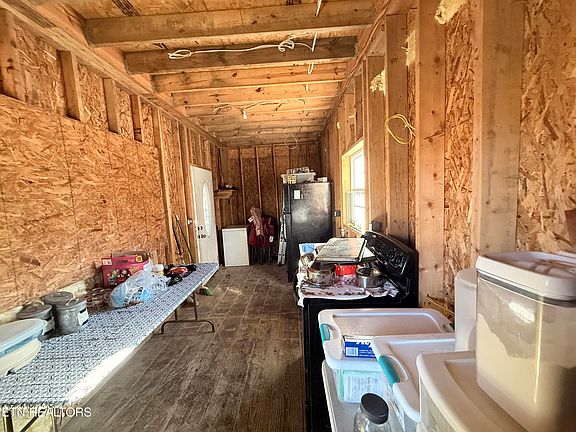 5th image of 444 Roses Creek Rd