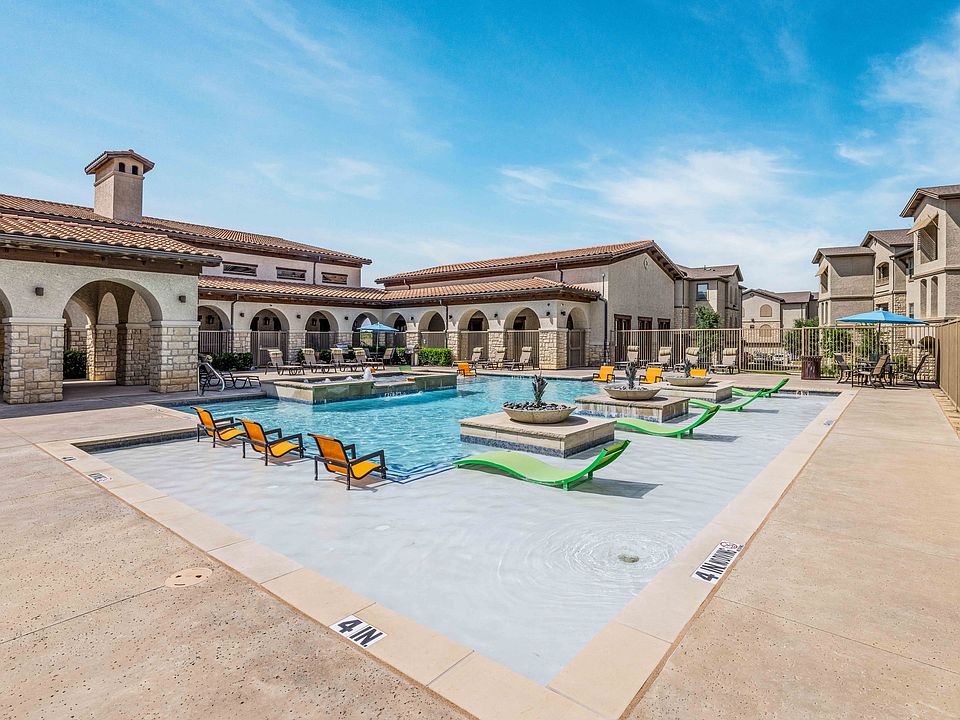 Resort Inspired Pool and Amenities
