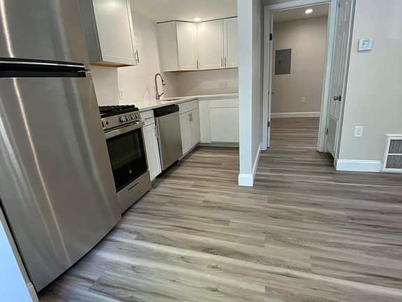 5th image of 1025 Oak St #A
