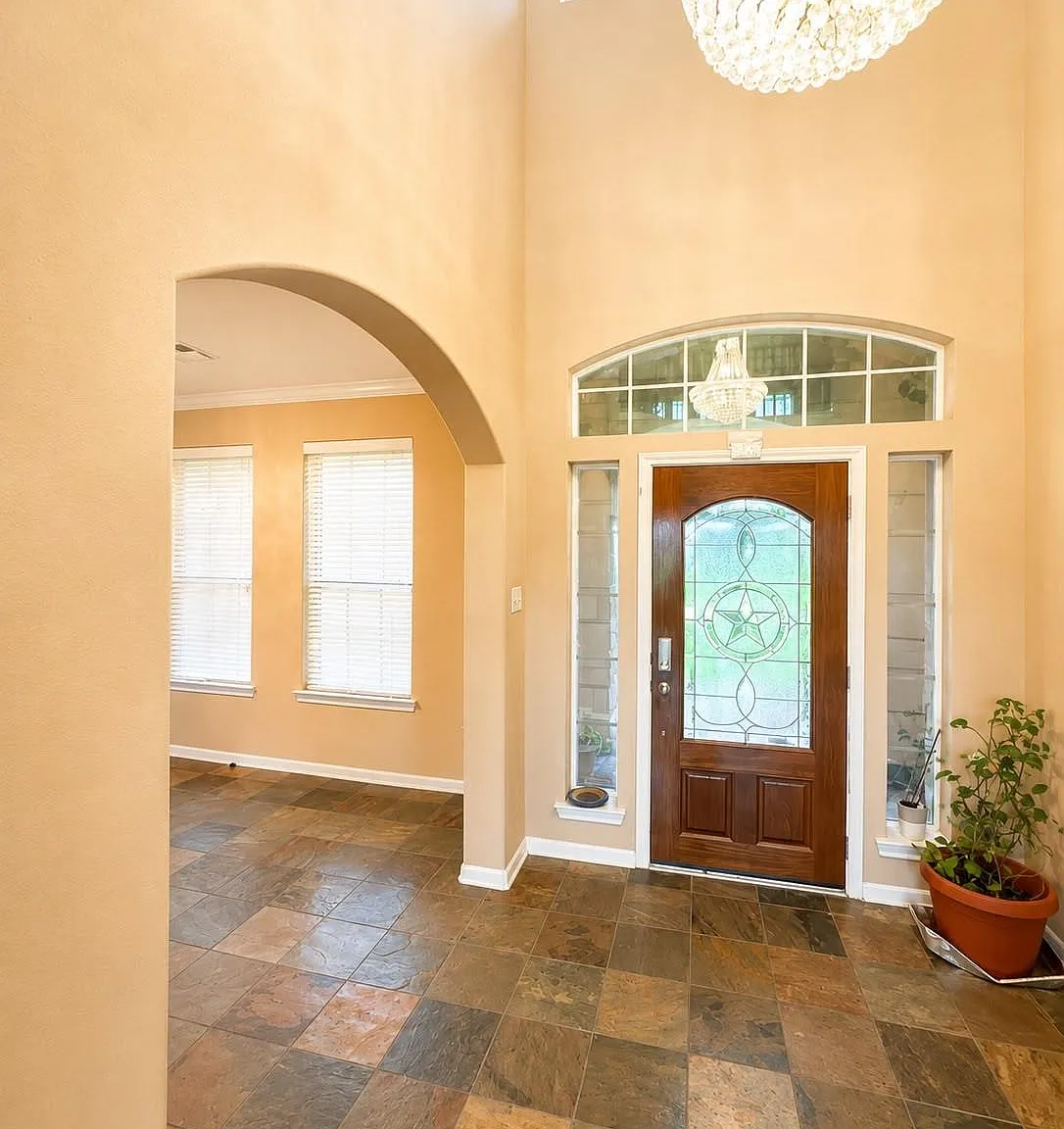 5 bed, 2.5 bath, 2730 sqft, $2,850 — Photo 1
