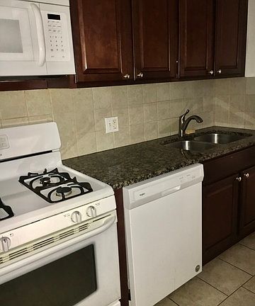 5th image of 2300 W Sunnyside Ave APT 1E