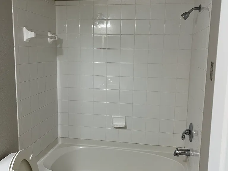 Kings Crossing Dr — Photo 11