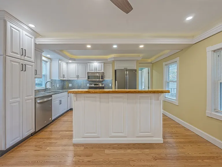 70 Fuller St — Photo 10